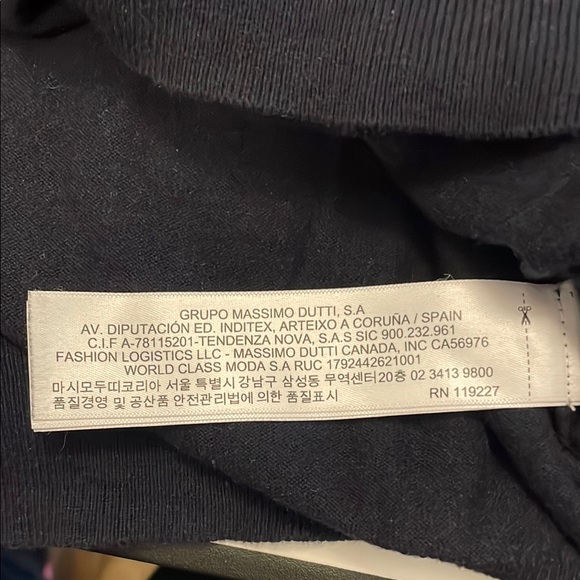 Massimo Dutti Black V-Neck Sweater Classic Design - Picture 6 of 7